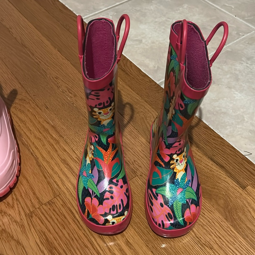 Girl rain boots great condition. Size 13